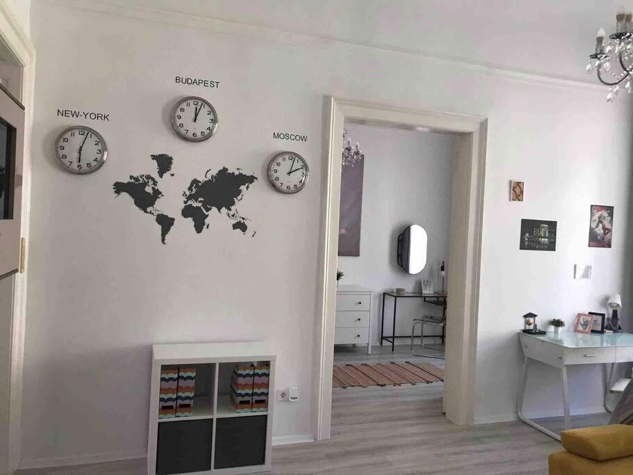Urban Oasis: Spacious Modern Retreat with Netflix and New York Cafe Proximity Budapest Exterior photo