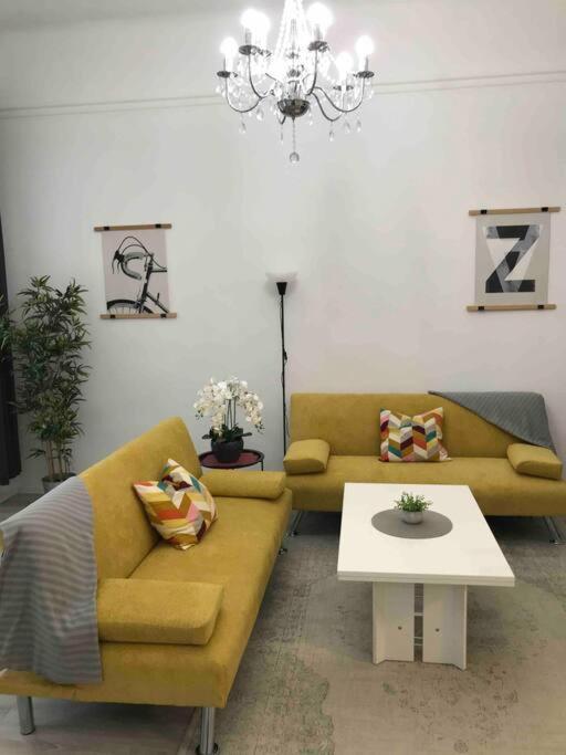 Urban Oasis: Spacious Modern Retreat with Netflix and New York Cafe Proximity Budapest Exterior photo