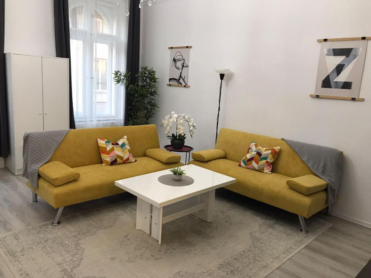 Urban Oasis: Spacious Modern Retreat with Netflix and New York Cafe Proximity Budapest Exterior photo
