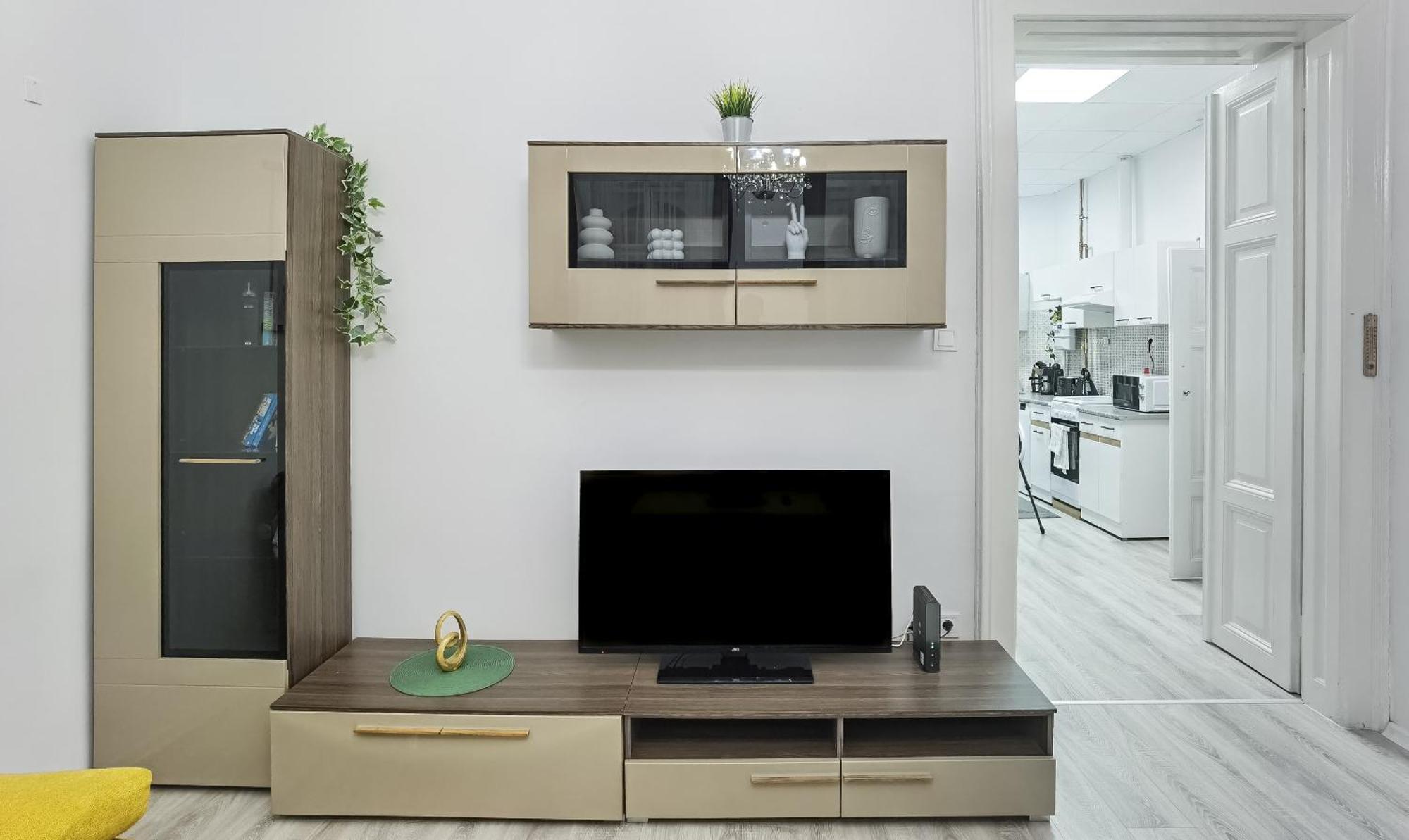 Urban Oasis: Spacious Modern Retreat with Netflix and New York Cafe Proximity Budapest Exterior photo