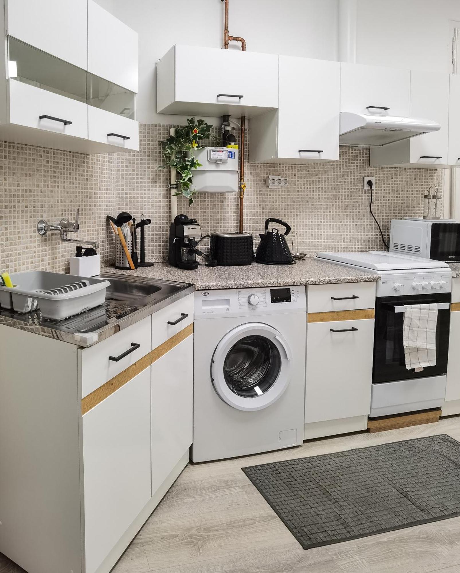 Urban Oasis: Spacious Modern Retreat with Netflix and New York Cafe Proximity Budapest Exterior photo