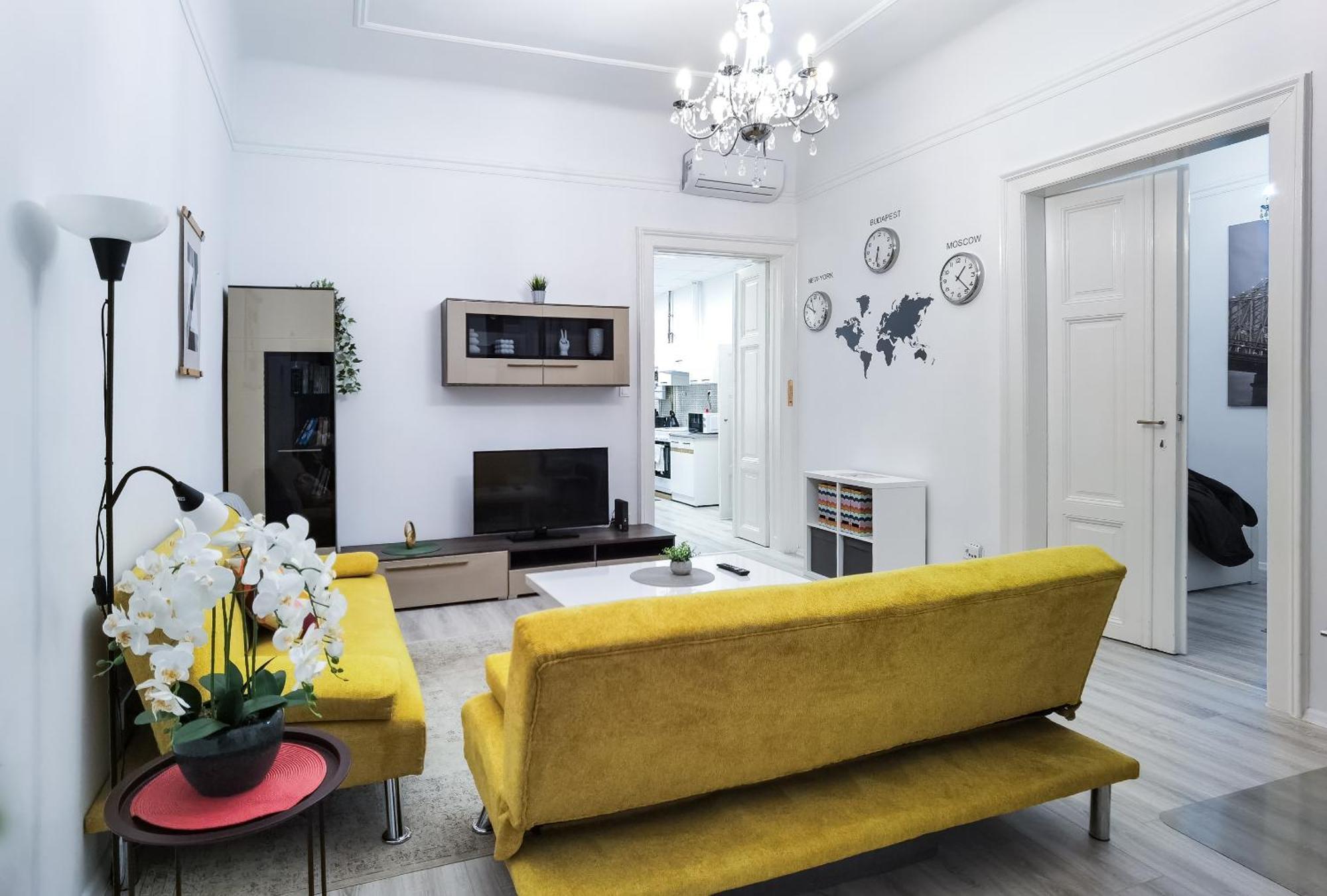 Urban Oasis: Spacious Modern Retreat with Netflix and New York Cafe Proximity Budapest Exterior photo
