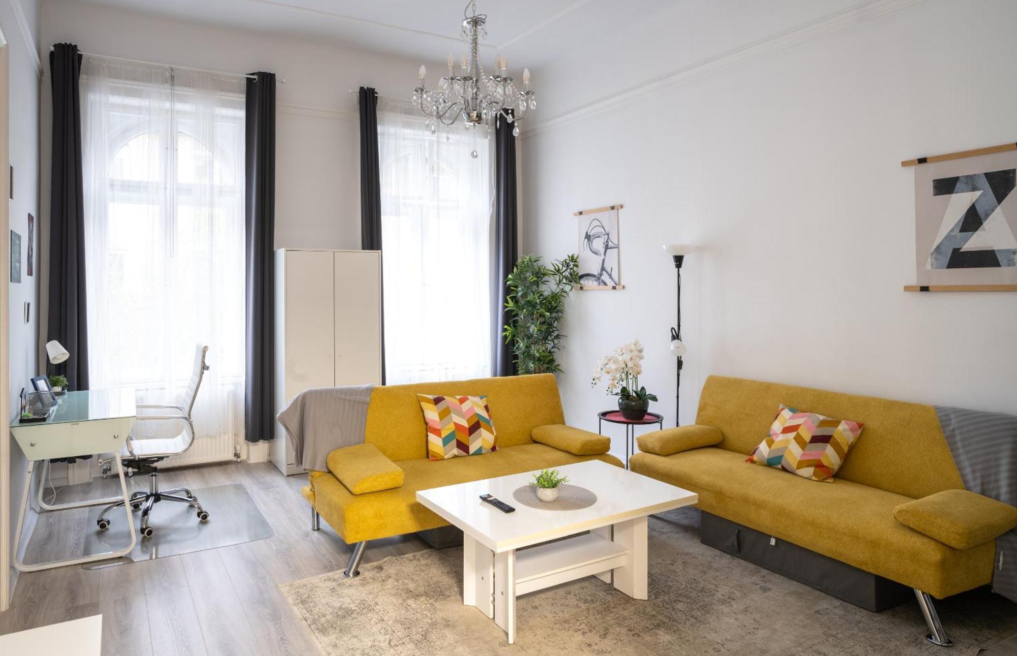 Urban Oasis: Spacious Modern Retreat with Netflix and New York Cafe Proximity Budapest Exterior photo
